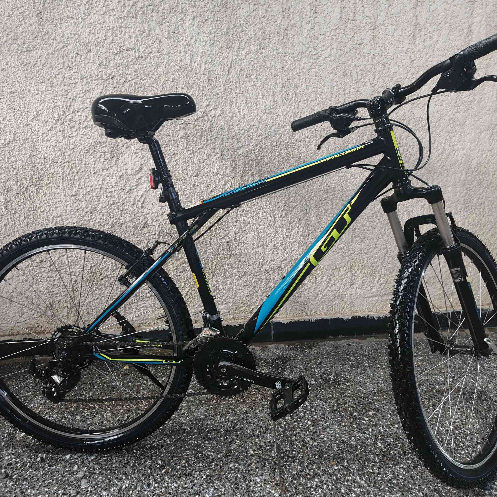 السلام عليكم بايسكل جي تي الغني عن التعريف مال حاويه باله اصلي القياس ٢٦ Mالسعر ٢٢٥وبي مجال بسيط للتواصل ***********
