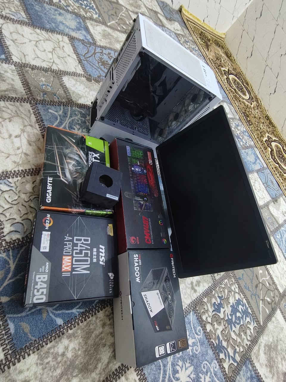 CPU: AMD Ryzen 5 5500
GPU: Nvidia GeForce RTX 2060 8GB
RAM: 16GB ×3200mhz KingSpec RGB
SSD: NVMe M.2 256GB
HDD: 1TB 7200RPM
M.B.: Asus B450M-A Pro Max II
PSU: Fantech 550W
Case: Fantech 4-Fan RGB
Monitor: BENQ 1080p 85~90 Hz\FPS
بكج كومبو كيمنك سكوربيون
ماوس + باد + كيبورد + سماعة

***********

سعر 650الف
