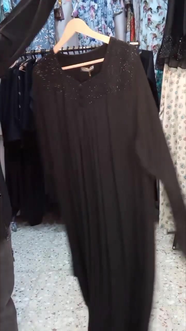 🖤 أزياء أمواج 🖤
وصلت تشكيلة الدشاديش السوداء... عنوان الأناقة التي لا تغيب.

اللون الأسود يبقى رمز الفخامة والرقي، بتصاميم أنيقة وخامات مريحة تناسب جميع المناسبات.

✨ لون أسود ملكي يليق بكل إطلالة
🖤 خامات ناعمة وجودة عالية
🌿 قصات راقية تمنحكِ حضورًا مميزًا
💫 مثالية للزيارات، المناسبات، والعزايم

لأن بعض الإطلالات لا تحتاج إلى الكثير من التفاصيل... يكفيها الأسود ليحكي عن أناقتكِ.

📩 للحجز والاستفسار عبر الواتساب ***********
📍بغداد /سبع البور/شارع السوداني/مقابل الدكتوره موج صاحب العامري.
متوفر توصيل 
القياسات: xl , xxl , 7xl

🌊 أزياء أمواج... فخامة تليق بكِ في كل مناسبة.
