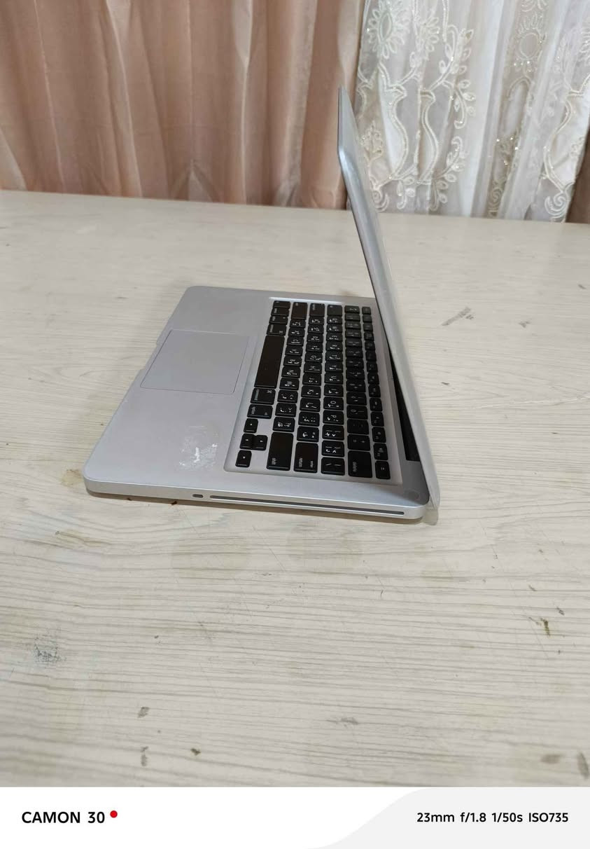 لاب توب ماركة ابل ماك بوك برو حجم ١٣.٣
معالج كور٢ديو رام٢ هارد٣٢٠
واي فاي usb سماعات سيدي روم شفط كيبورد عربي انكليزي بلادي بطارية تطول ساعة ونص مع شاحن اصلي وندوز ١١  مفعل مع كافة التعاريف 
للبيع ب ٧٥ الف
 متواجد واتساب //
***********
بغداد راشدية منطقة القدس... 
((لايوجد خدمة توصيل )) الفارس, صلاح الدين
