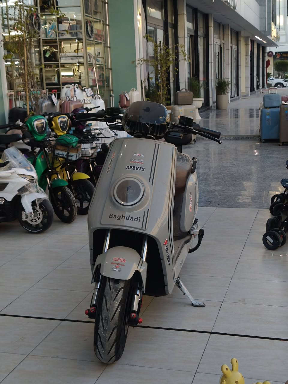 سلام عليكم دراجه كاسحه شحن للبيع موديل 2026 سرعه 120 حقيقي ست بطاريات نضافه فول وبيه  نضام بك لوره وبعد هواي مواصفات بيه تجي وشوفه سعر مليون و 200 عنوان سماوه تقاطع ال باني *********** رقم
