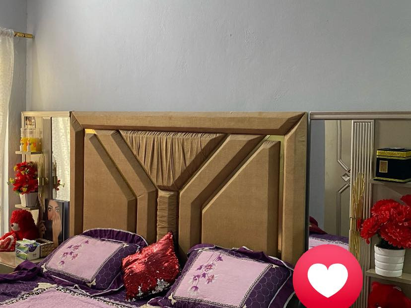 # للــبيع غـرفه تركي
.غرفه تركي ١١ قطعه غرفه نضافه ٩٠٪؜ سعر مناسب 
تعجبك تفضل خاص


**إذا كنت صاحب هذا الإعلان وتريد حذفه لأي سبب، رجاءا أرسل رسالة إلى الدعم الفني**