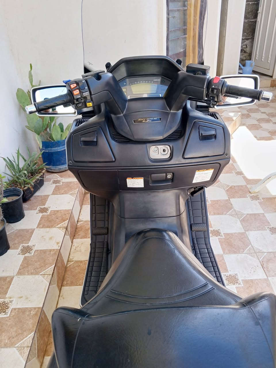 اسكاي نص الفول مراوس ب سلفر  ماشيه 22 بعدهه جديده  لون رصاصي لايت زنون عالي وناصي  لعنوان كوت  امراوس بسلفر ***********
