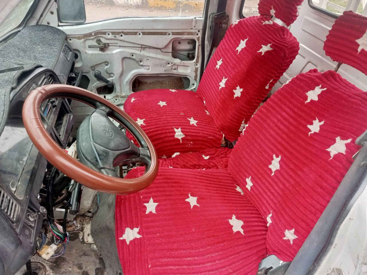 السلام عليكم فاو 2006 قماره وربع  محرك كير تايرات جدد كله شرط السعر 17وبيه مجال  ***********
