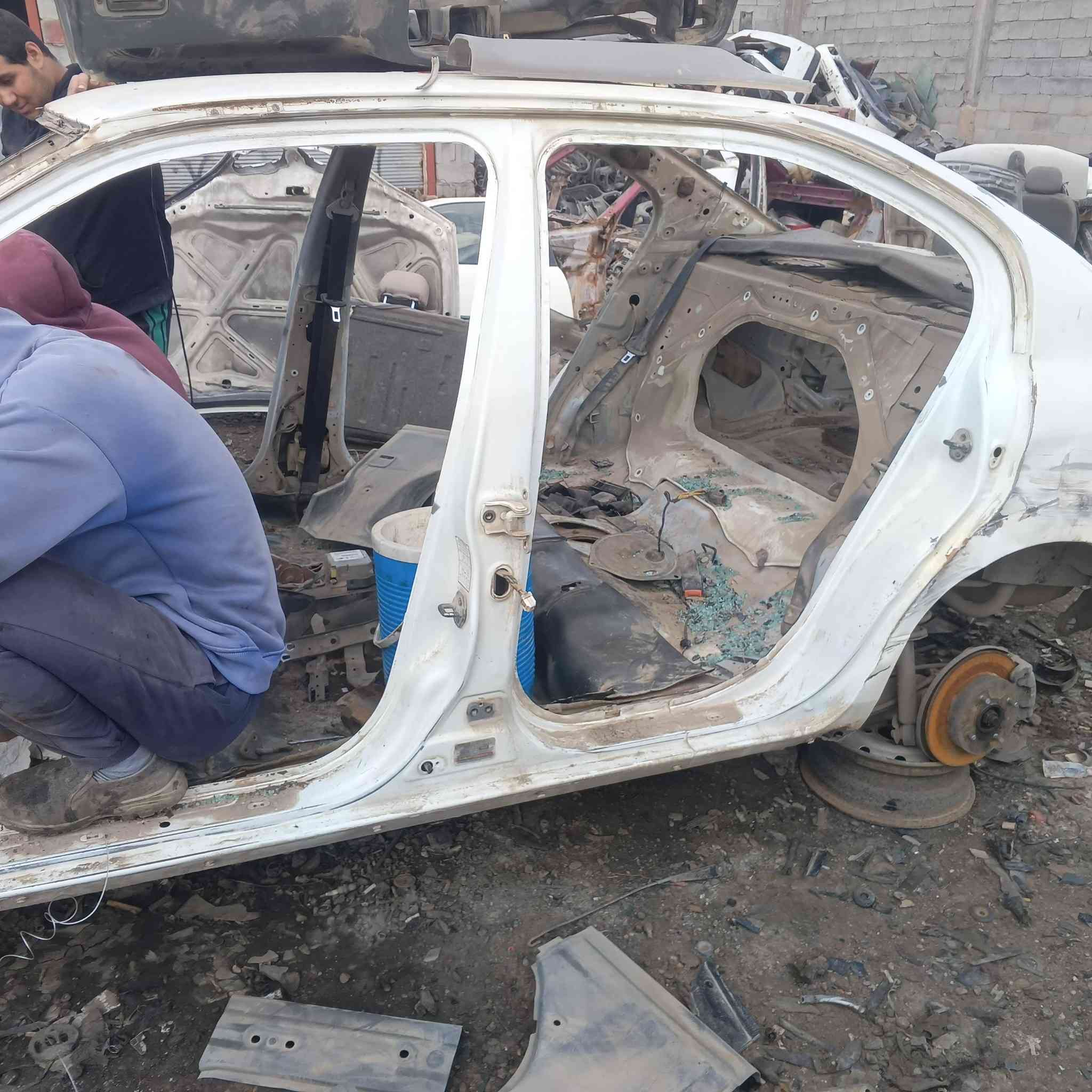 السلام عليكم
تم بعون الله تفصيخ نيسان بريميرا 
متوفر
محرك 20 شرط مال كصة ممفتوح 
كير اوتو 
صدر خلفي 
صدر امامي 
منظومه تبريد كامله 
وباقي التفرعات 
بغداد 
***********
