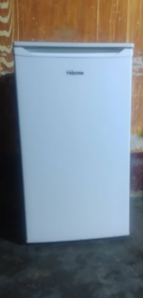 ثلاجات عدد 11 امريكي موطار كلو اصلي 
ضمان وامان وتجميد وتبريد فول 
سعر 110 مع خدمة توصيل مجاني نظافه فول 
عنوان هيت ناحية الفرات رقم الهاتف/***********
