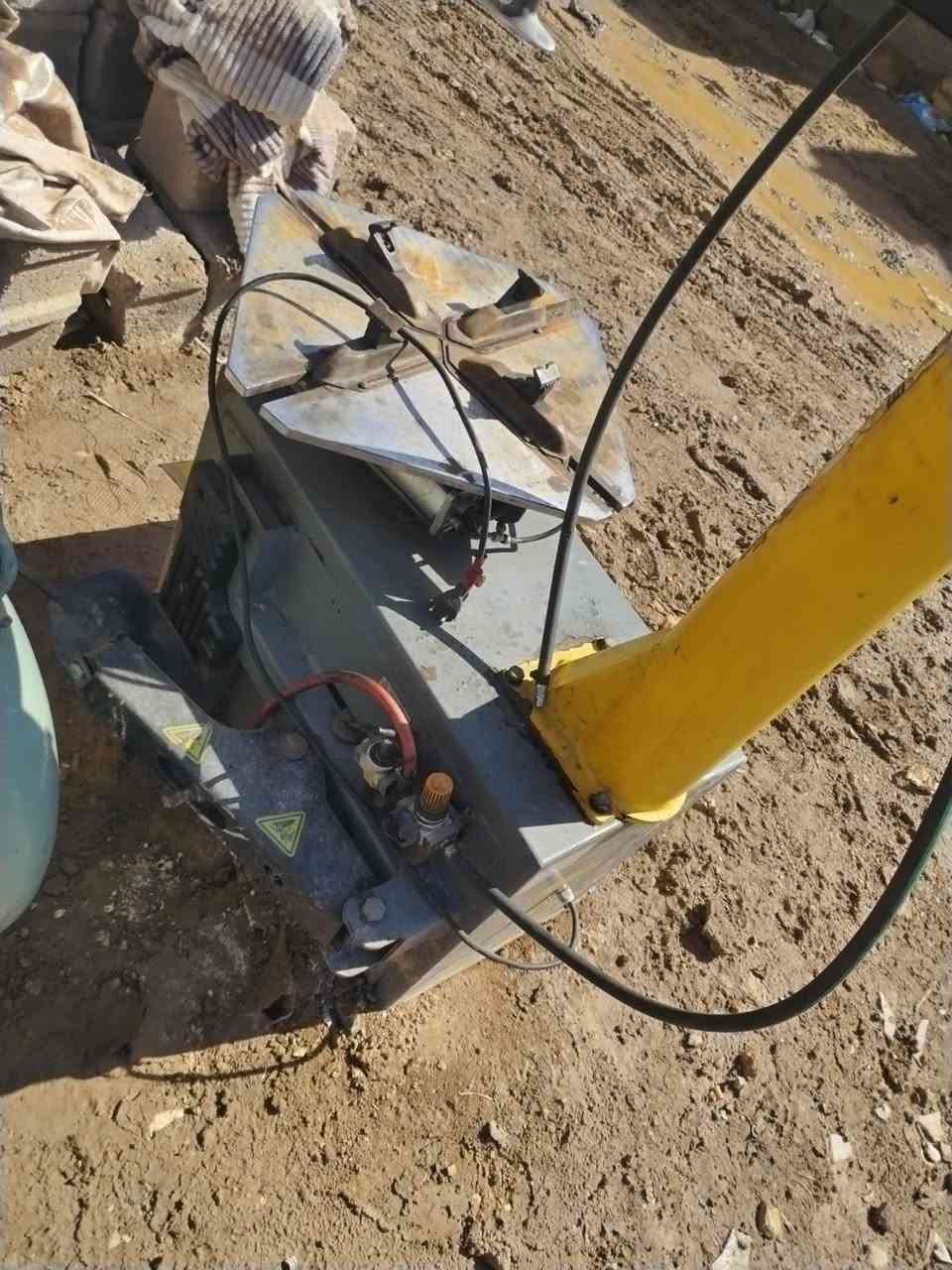 يا الله سلام عليكم ورحمة الله وبركاته من رخصة صاحب الكروب تاروسه هوه 320 لتر وخالعه شرط الفحص وجك  ٣طن ودوات البنجر كامله تالبرات وصوندات كامله السعر مليونين وبيهن مجال مكان قلعه سكر حي العسكري لاستفسار ***********
