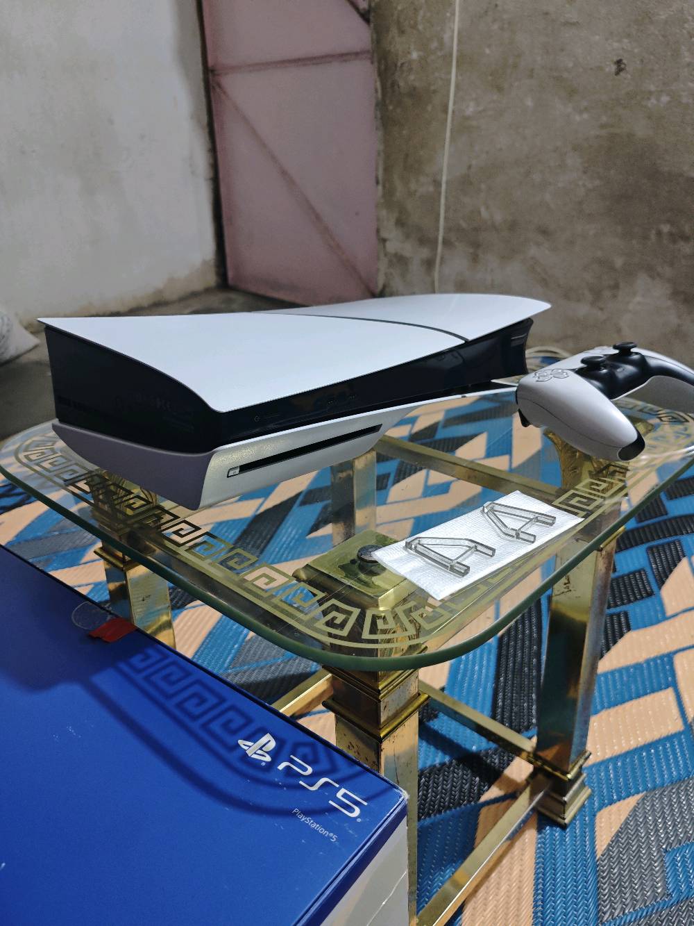 ​🔥 للبيع: جهاز PlayStation 5 Slim (النسخة الأوروبية) - بحالة الزيرو! 🔥
السلام عليكم شباب، للبيع جهاز بلايستيشن 5 سليم أوربي بحالة الشديد/شبه جديد استخدام قليل جداً ونظيف عالتشغيل والشرط!
​🎮 مواصفات وتفاصيل الجهاز:
​النوع: PlayStation 5 Slim (أوربي الأصلي).
​الحالة: مستعمل نظيف جداً واستخدام قليل، اشتريته جديد من الكارتون.
​الملحقات: كامل الملحقات الأصلية متوفرة بالكامل مع الكارتون الداخلي والخارجي وحافظات الفوم (كما موضح بالصور).
​💳 مميزات الحساب والاشتراك:
​يحتوي على حساب إماراتي رسمي.
​يوجد رصيد 9$ دولار داخل ستور الحساب.
​بلاس مفعل (اشتراك شهري).
​يحتوي الحساب على 2 بلاتينيوم (Platinum Trophies) في أفضل الألعاب:
​God of War (2018) 🏆
​Spider-Man 🏆
​🎮 الألعاب والمكتبة:
الجهاز يجي ويا مكتبة ألعاب ضخمة تحتوي على أكثر من 400 لعبة جاهزة، بالإضافة إلى باقة من أقوى الألعاب المثبتة والمتاحة:
​1_EA Sports FC 26 (فيفا 26)

​2_ Marvel’s Spider-Man 2

​3_ Days Gone (أيام مضت)

​4_ Assassin's Creed Valhalla

​5 Call of Duty: Modern Warfare 3

​6_Hogwarts Legacy (تراث هوجورتس)

​7_ Guardians of the Galaxy (حراس المجرة)

​وغيرها الكثير من الألعاب الضخمة. 
​📍 المكان: [ميسان /العمارة ]
💰 السعر: [ 800 الف شرط الفحص والنظافة ]
📞 للتواصل والاستفسار: يرجى المراسلة على الخاص. 

​(ملاحظة: الصور المرفقة بالمنشور هي صور الجهاز والحساب الفعلية)
