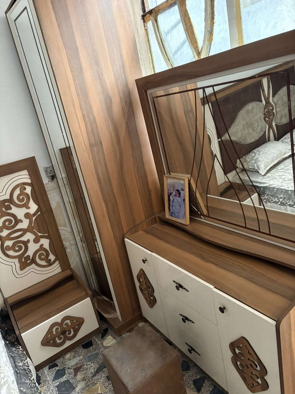 غرفه تركي وزنها ثقيل ١١قطعة للبيع ومستعجل على بيتها اريد اشيل شراي يدلل ***********واتس موجود
