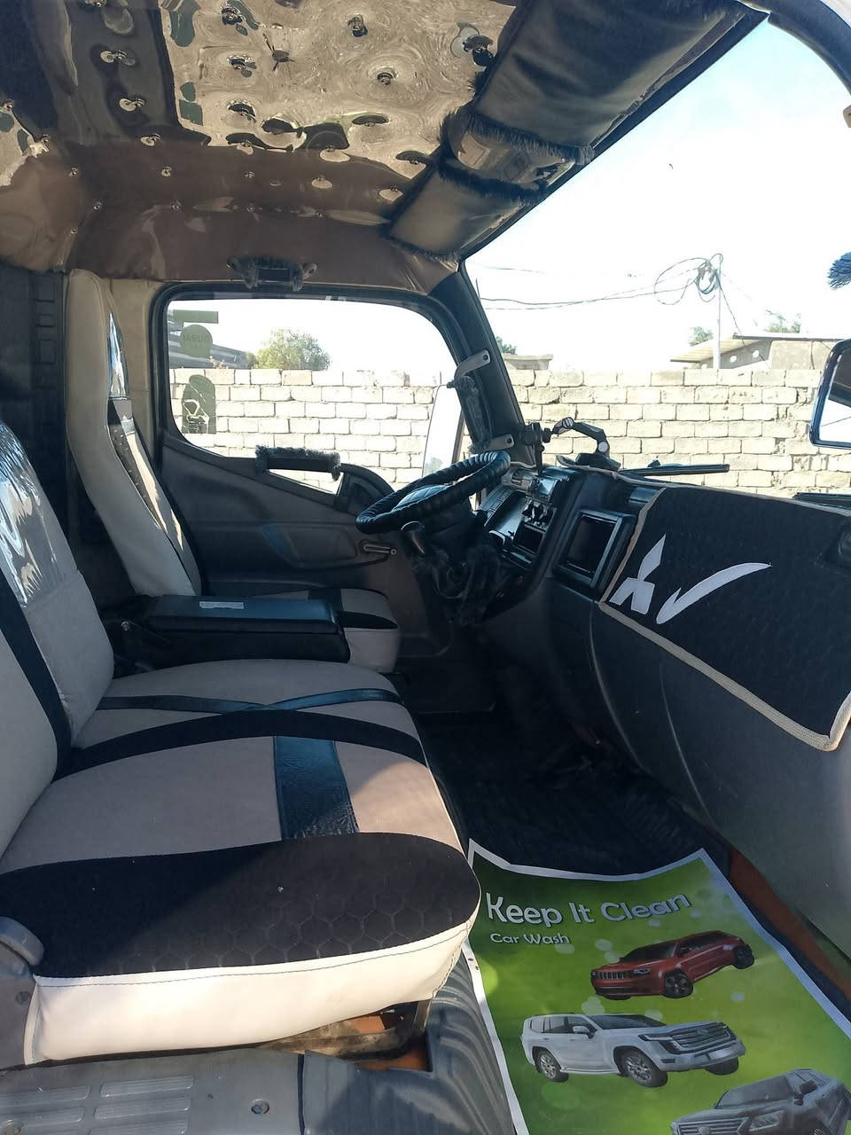 للبيع موديل 2014 سياره مكفوله كفاله عامه سنويه مانافذه تحويل ثاني يوم للاتصال ***********العنوان بغداد قرب جسر الدوار التاجيات
