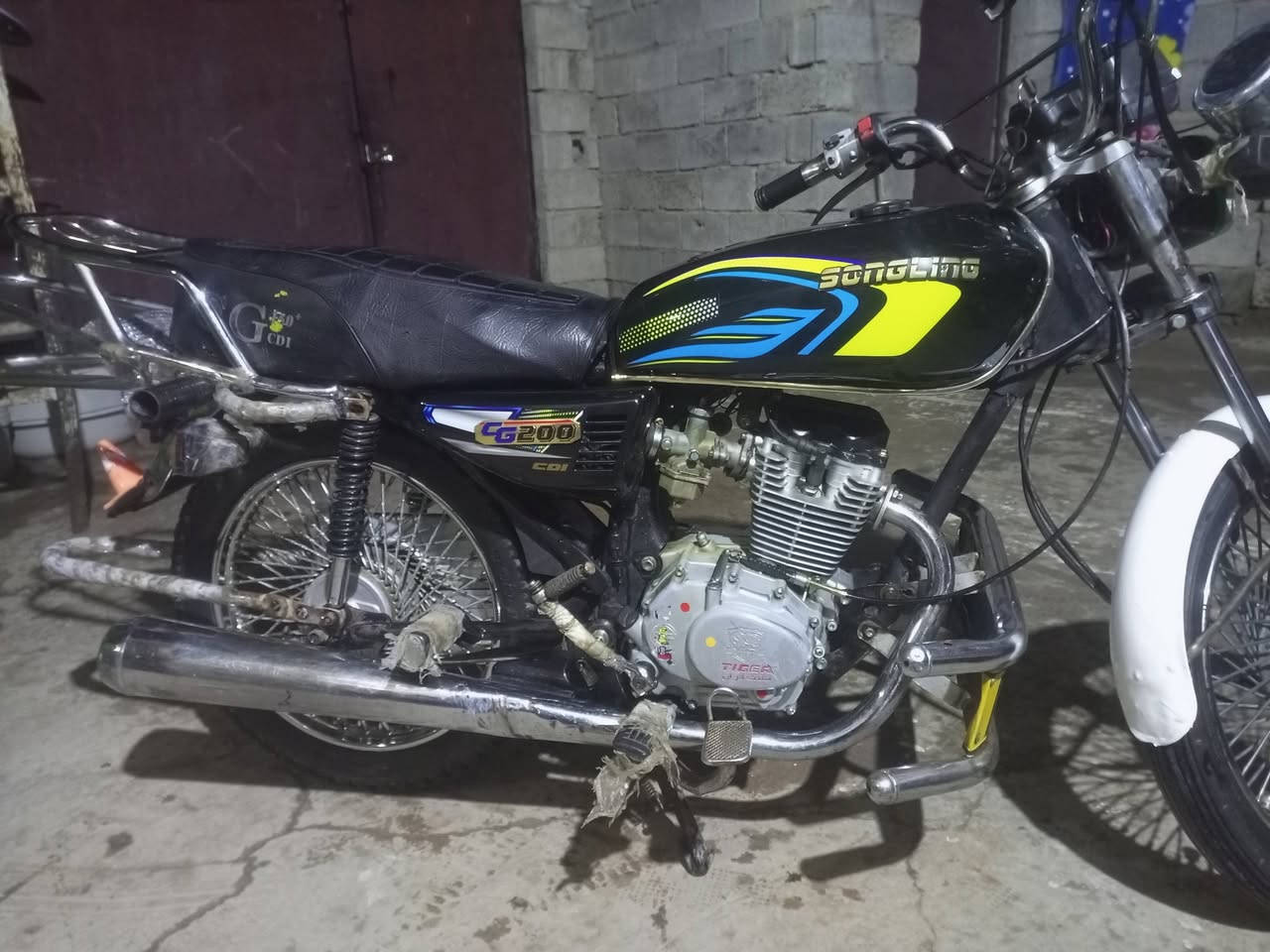 السلام عليكم للبيع دراجه موديل 2020 محدثه 24 دراجه جديده كهربئيات كلها شغاله اوراق كامله السعر 400 المكان بعقوبه زهره ***********
