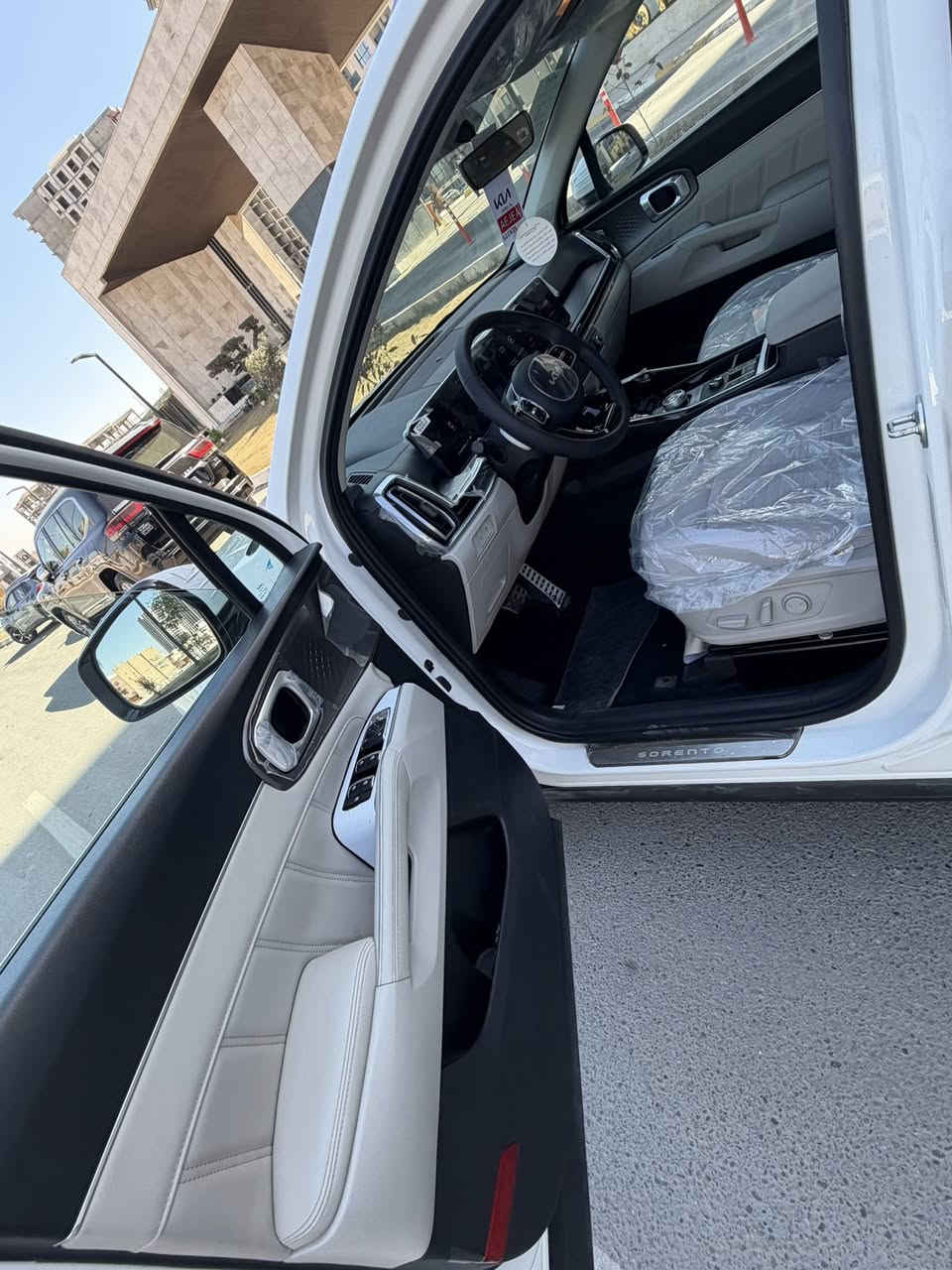 سورنتو2024. دبل كود
خليجي مكفوله كفاله عامه 
مواصفات فول قماره حديد  بغداد. ضمان الدوليه 
بيه. رصعتين. صغار بكد لاضفر فقط كع شخط باب خلفي بسيط كلش وعندي صورته ناشرها هم 
اناره محيطيه متعدده الالوان((( ماشيه25  الف))) 
لايت زنون عالي ناصي
لايت خلفي امامي LED
 بعده وضع الشركه سياره
محرك 6 سلندر
كير ماوس
كشنات كهربائي
هندبرك دكمه 
وضعيات قياده 
مساعده منحدرات 
جنطه كهرباء
تشغيل عن بعد 
بردات خلفيه
شاشه متصل  
شاحن وايرلس 
كيجات متغير الكتروني وعادي
نقطه عمياء
شاشه لمس متغير التحكم 
ستيرن فول تحكم
7راكب
الاناره الداخليه LED
دخول بصمه ذكي
حساس امامي
حساس خلفي
قبضات الباب الالمنيوم 
مري شفط
حاملات اكواب 
جام 4 AOT
تشغيل عن بعد..

السعر 295 ورقه
***********
