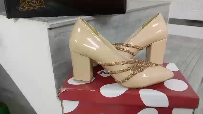 السلام عليكم
حذاء رجالي قياس 43 جديد ماملبوس السعر 15 وحذاء نسائي قياس 38  ملبوس مرة واحدة السعر 10 للبيع


**إذا كنت صاحب هذا الإعلان وتريد حذفه لأي سبب، رجاءا أرسل رسالة إلى الدعم الفني**