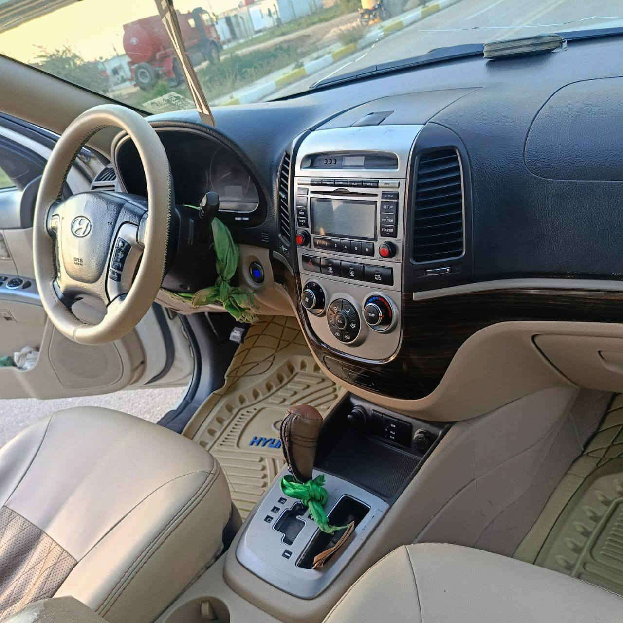 سلام عليكم ورحمه الله وبركاته 
سنتافي 2011 للبيع 
4 سلندر وارد خليجي 
گامل مواصفات عدا البنو راما 
تشغيل بصمه 
7 راكب 
مكان بابل المسيب 
‏‪***********‬‏
سعر 130
