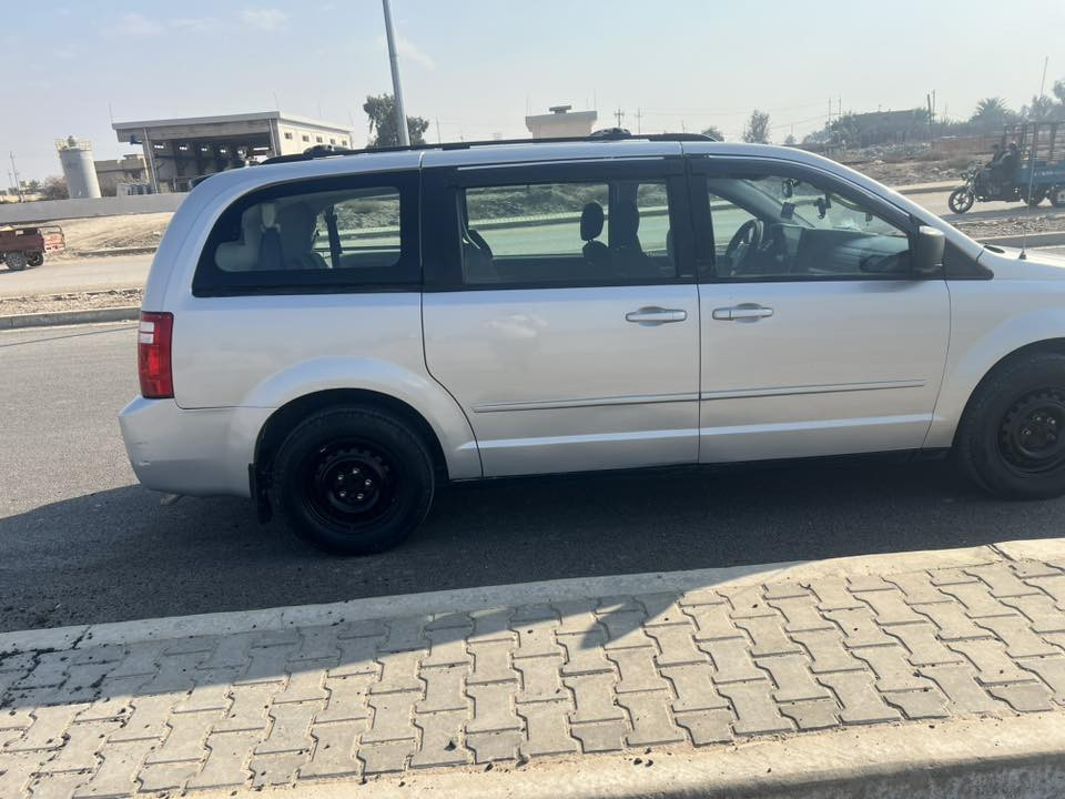 كرفان 2010 مكينه 3300 سياره مصبوغة حزام جماليه  ماشيه 98الف نظيفة رقمها بغداد دولي بأسمي  تبريد ثلج قطعه واحده تخم تاير جديد مراوس حسب القناعة ***********بي واتساب
