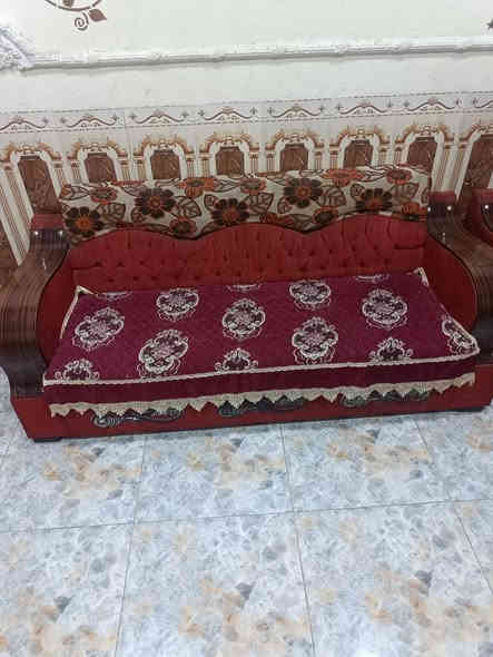 سلام عليكم تخم للبيع عشر مقاعد خشب تكمه السعر 150الف وبي مجال العنوان الزعفرانية شارع الكهرباء رقم *********** متواجد واتساب
