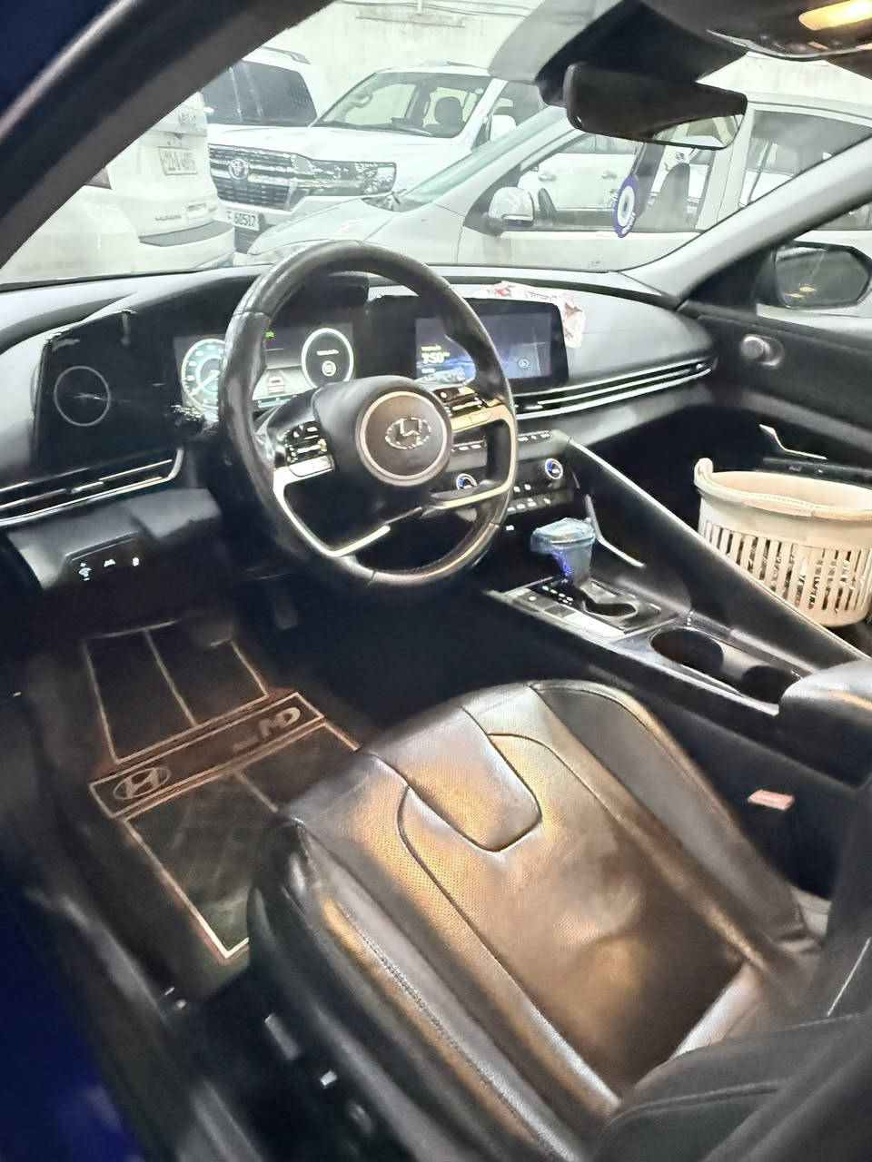 يهديكم معرض المميز لتجارة السيارات الحديثه ارق التحيات 🌿🙏. 

  ونخبركم عن توفر هونداي النترا موديل 2023وارد امريكي صور لحادث وسونار مرفق بل منشور 

  مواصفات Limrdفول 

🔑مفتاح تشغيل بصمة 

🔑بصمة ابواب دخول ذكي 

🌿فتحة سقف 

🌿كشنات جلد 

🌿تدفأة كشنات 

🌿هندبريك بصمة 

🖥️شاشة كبيرة بلادية تدعم كار بلي 

📷كامرة خلفية دوارة 

السعر :140ورقة بيهه مجال بسيط 

موقعنا: بغداد الكريعات شارع الوقف السني معرض المميز 

***********ياسين
