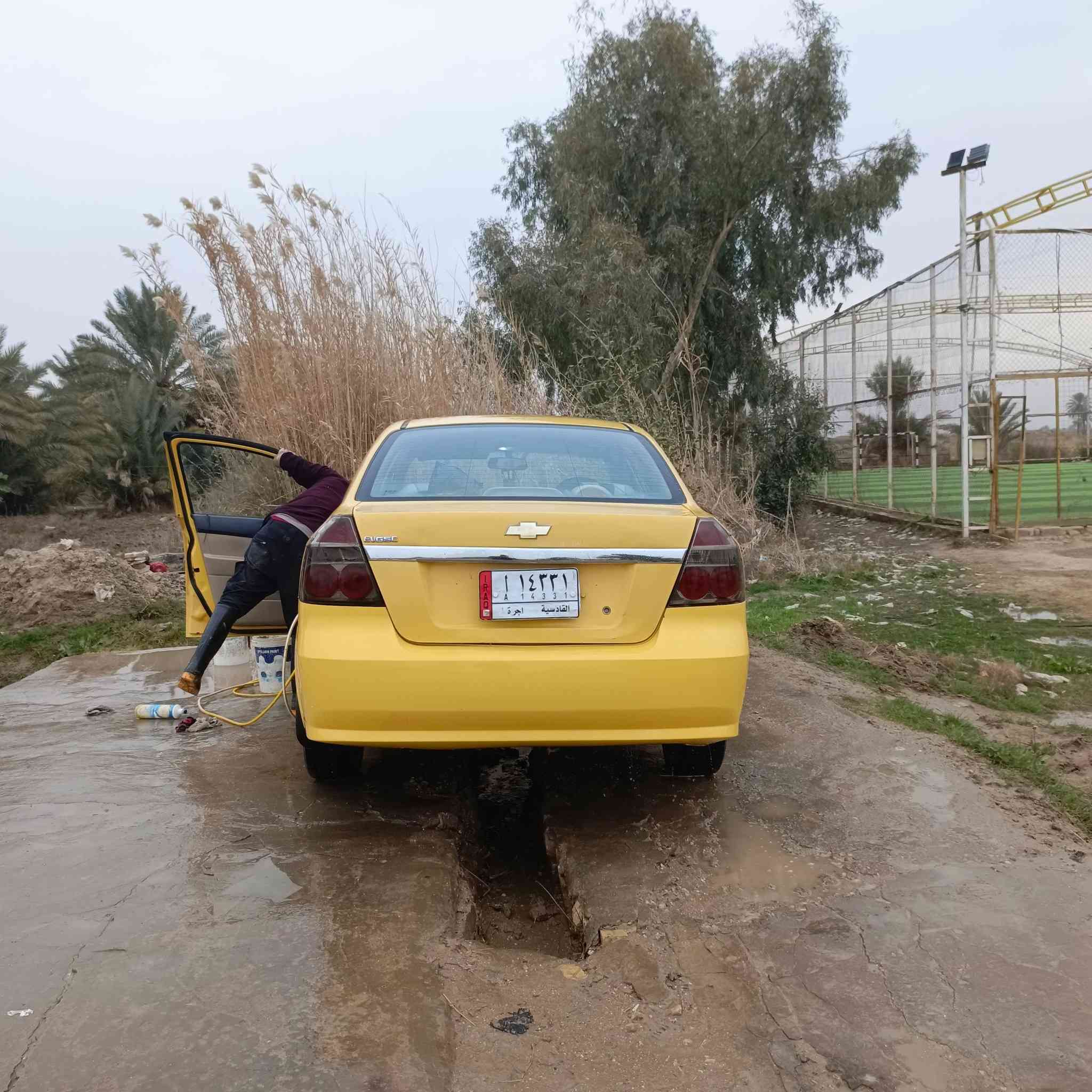 السلام عليكم. اڤيو 2011 شركه عامه(صفره بلاد) حادث فقط چاملغ امامي  گير مكينه كفاله مكان السياره ديوانيه دغاره. ***********
