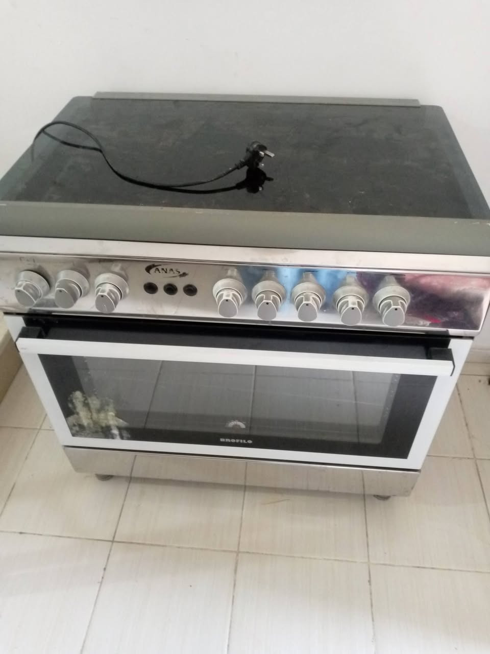 للبيع ثلاث كاونترات وطباخ وزوليه السعر 650اربيل***********
