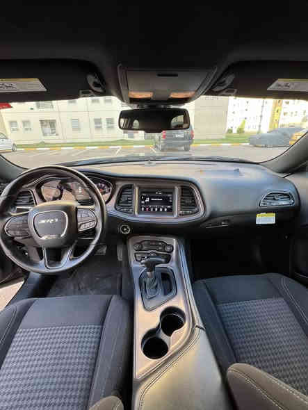 السلام عليكم  
للبيع جالنجر 2023 sxt بلاك توب
قطعتين صبغ جاملغ امامي وخلفي 
 السيارة ماشية 30 الف جديدة كلش 
اجت ماشية 26
السيارة عليها اكزوز واكس بايب جاي من امريكا صوت حلو 
تو ويل 
السعر 190 ورقة وبيها مجال 
السيارة بدون رقم دخول جديد
تترقم جميع المحافظات  
للاتصال ***********
