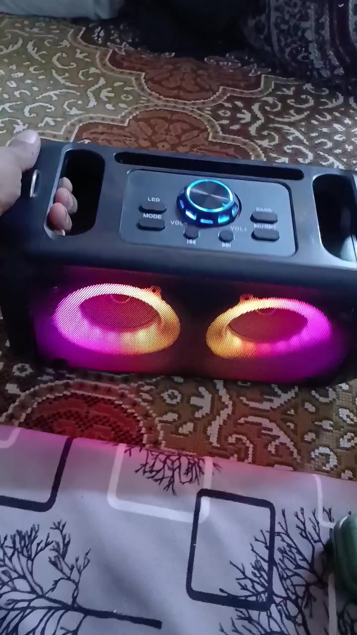 السلام عليكم سبيكر باله شحن بلوتوث وبي راديو وياخذ رام جديد ممستخدم  ويا مايك  السعر ٣٠ يوجد توصيل داخل ميسان. ***********
