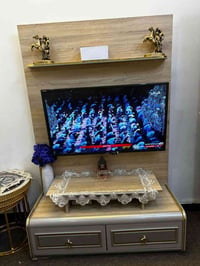ميز شاشه قطعه نضيفه ثكيله  اريد 20  جديد بعده  07790309492