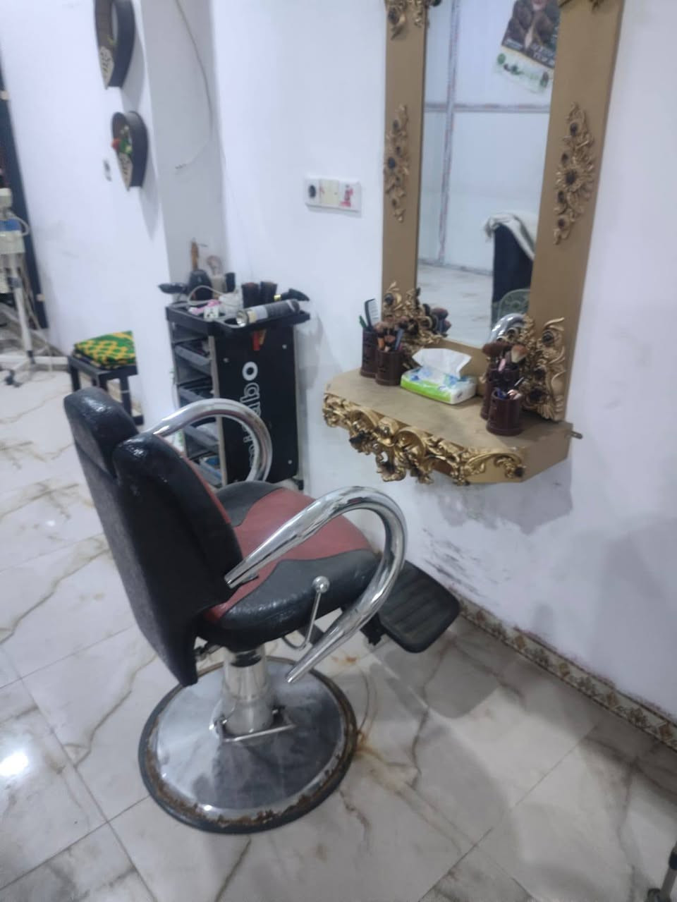 غراض صالون للبيع قيم واخذ. *********** مكان دوميز سايدين ٥٥
قرب صيدليه الزين
