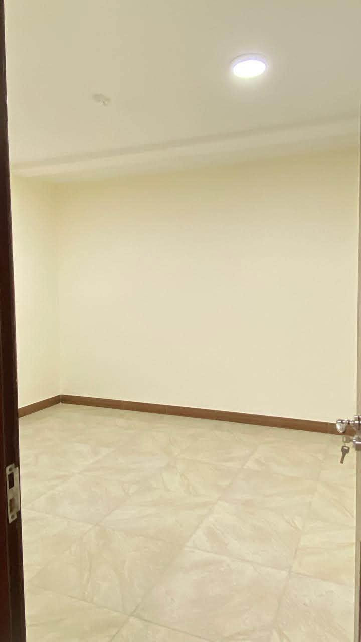 للإيجار 💥💥💥للإيجار💥💥💥

شقه سكنيه حديثه و جديده 

١-المساحه ١٤٠ متر مربع

٢-طابق اول 

٣-غرفتين نوم - خدمات صحيه - مطبخ -صاله- سطح كبير أمام الشقه 

ثلاث مناور 

٤-ماطور الماء والكهرباء والخزان مفصوله 

٥-عداد كهرباء اصولي حسب الاستهلاك

٦-كل غرفه فيها تاسيسات للسبالت حسب النظام التركي

٧-الموقع  :- مميز جدا - الجهاد-المخابرات -خلف جامع محمد رسول الله مباشرة على شارع ٦٠ مجاور علوة الاخوين

للاستفسار:-

من الساعه ١٠ صباحا- ١٠ مساءا

***********

يتوفر واتس آب - فايبر

٨-
