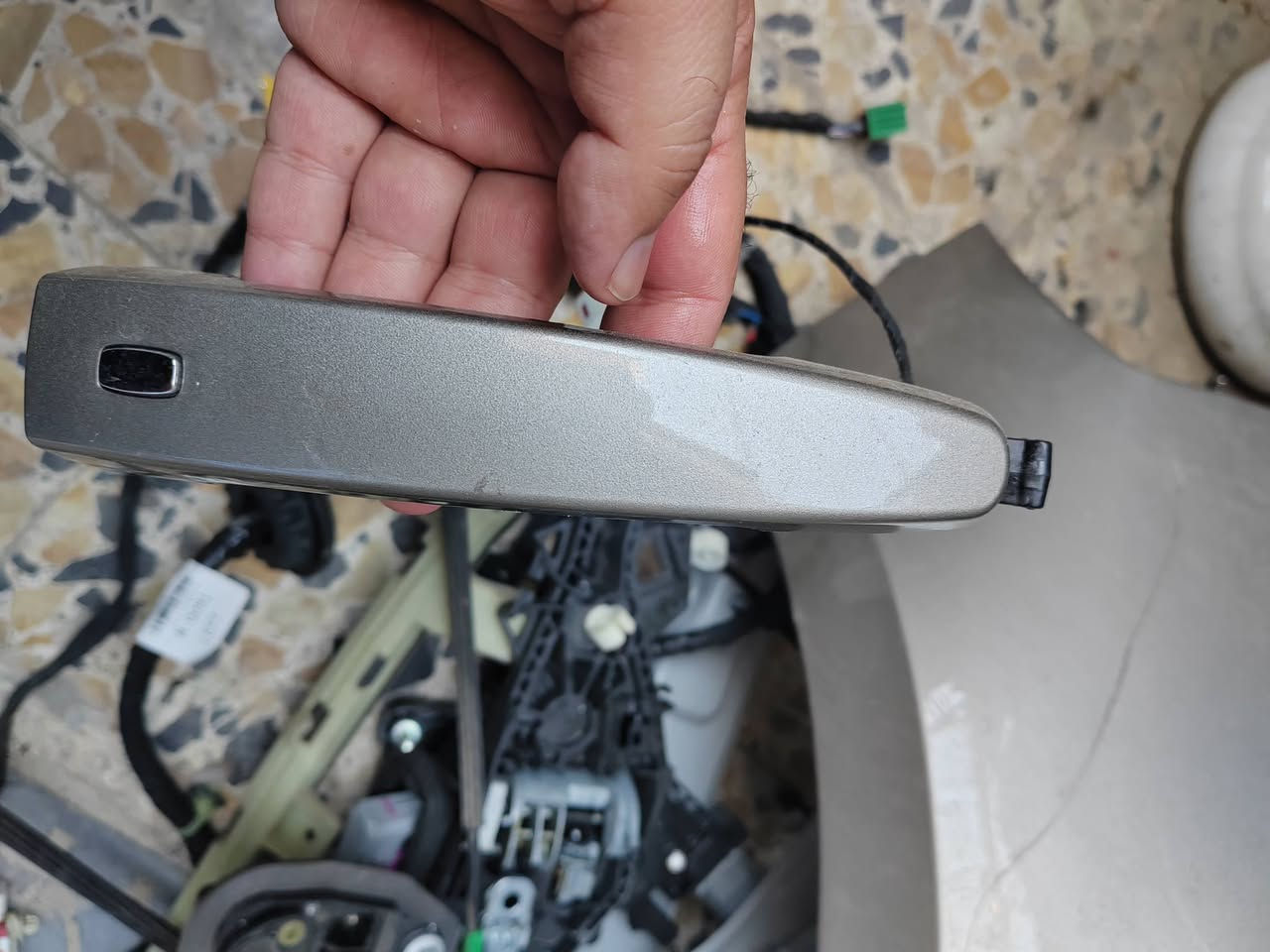 بابين ماليبو جهة السايق صار بيهن ضرر الباب الخلفي ضربة بسيطة ترجع بارد باب السايق ضربة قوية  اريد ابيعهن كاملات هنة وابطاينهن وسماعاتهن وكيلونتهن وكونترولات الجام ***********
