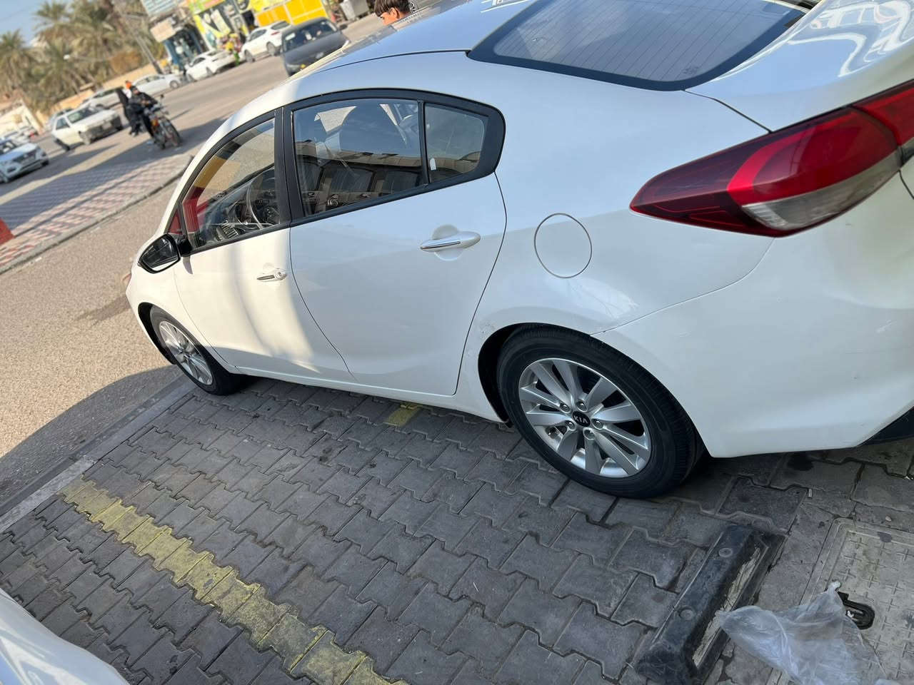 سيراتو موديل 2018 اربيل خليجي بيها قطعه فقط تبديل باب نفس الون طبق الاصل  السعر130$ واذا مراوس بسورنتو 15/16وانطي فرق  رقم الهاتف التواصل فقط واتساب ***********
