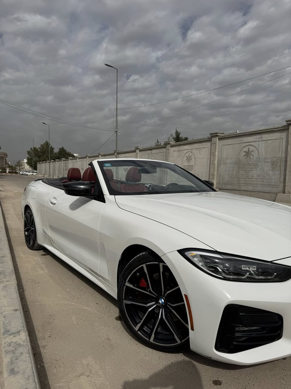 السلام عليكم
‏BMW430i M packeg convertible كشف 
موديل 2022 ماشية سيارة 37  الف مايل 
سيارة رقم بغداد رقم جديد 

السيارة فول موصفات 
‏M package
داخل احمر 
حساسات امامي خلفي 
رادارات امامي خلفي 
تحديد مسار قائد الي 
لد انارة داخلية 
لايت فوول LED 
3 انظمة قيادة 
كراسي كهرباء 
سيارة مختمة M بلادي
كرسي سايق حفظ ميموري 
فتح وغلق الكشف والجام عن طريق البصمة 
والمواصفات بعد معروفة 

حادث خفيف صبغ اربع اصابع  الصندوك الخلفي فقط  والصندوك فايبر 
وبارد بل جاملغات الخلفيه خفيف  فقط 
سيارة بل حقيقة احلى من صور جديدة كلش 

سعر جداً مناسب 335$ وبيها مجال 
 مكان السيارة  زيونة
***********
