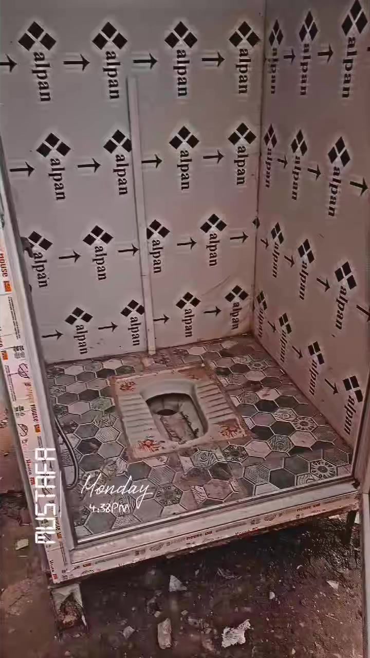 السلام عليكم ورحمة حمام للبيع كامل وجاهز من كلشي  نقطت كلوب نقطت كهرباء ساحبة هواء شطاف طراد ارضيه سيراميك      الموقع كربلاء نزلت الودي شارع القاضي 
***********
