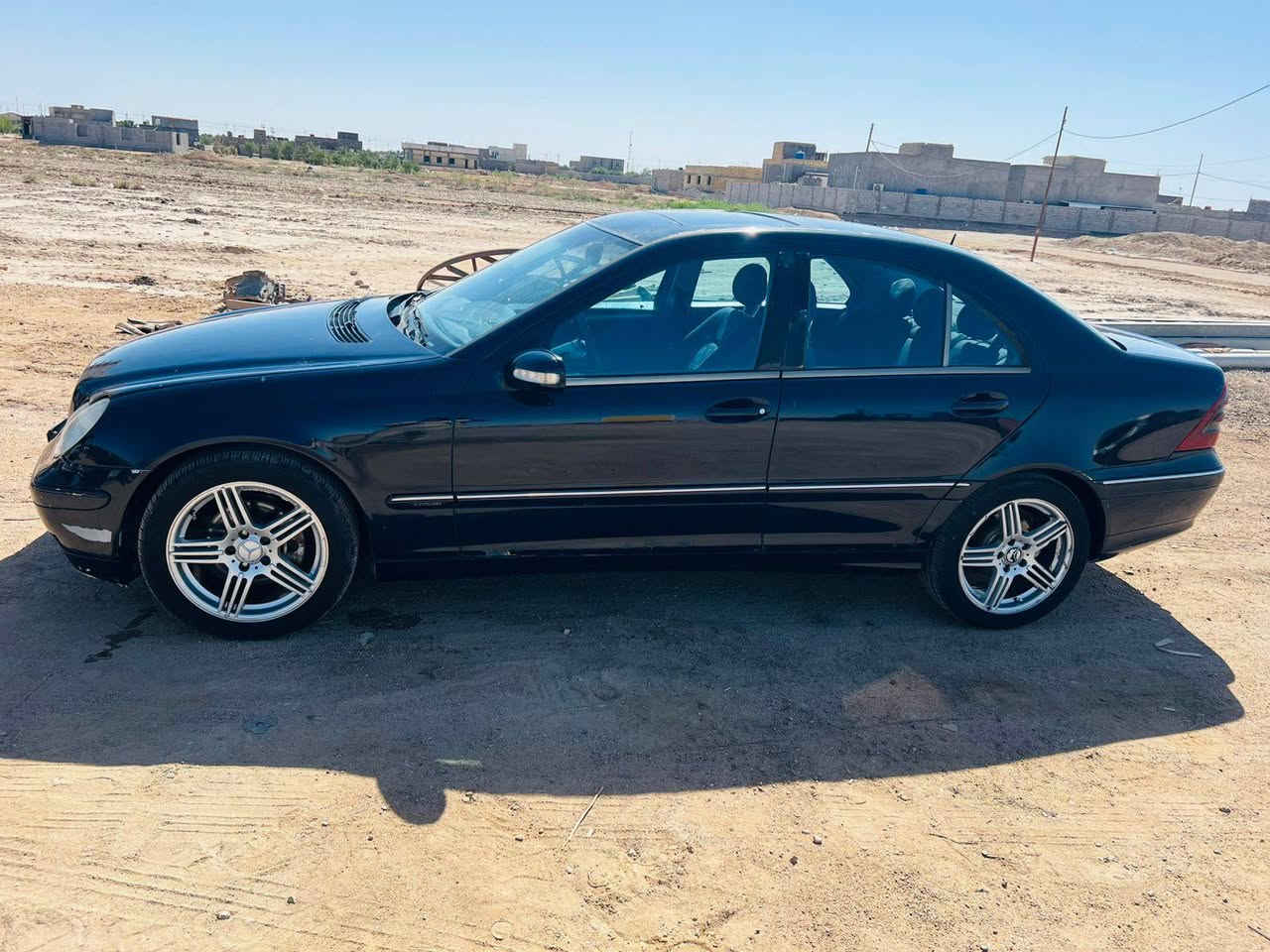 السلام عليكم للبيع مرسيدس موديل 2002 رقم سليمانيه منتهي بال 21 حجم 203 تخم تاير تبريد شغال مكينه في 6 مكان السياره البصره الدير النشوه السعر 75 وبيها مجال اتصل***********
