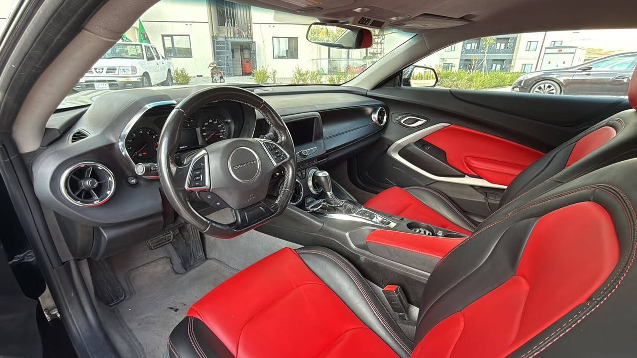 السلام عليكم
كمارو موديل ٢٠٢٢ 
اربعة سلندر
مواصفات بصمة تشغل بصمة ايواب كاميرة خلفية كشنات جلد لونين ويلات ٢٠ تو سايز
تايرات جديدة 
نواقص مابيها السيارة كاملة من كلشي حدادية وصدر وفلاتر مابيه اي عيب 
كير ومكينة بشرط 
حادث قطعة صبغ الجاملغ خلف السكن
صندوق مبدل بلادي نفس اللون
السكف بيه تعديل بارد
ماشية ٥٩ الف كيلو متر 

المطلوب 134  ومجال 
وماكو كمارو بهل موديل بهيج سعر 
بس ايرباك تكمه طاك
السيارة باسمي تحويل بنفس اليوم
مكان السليمانية 
***********
