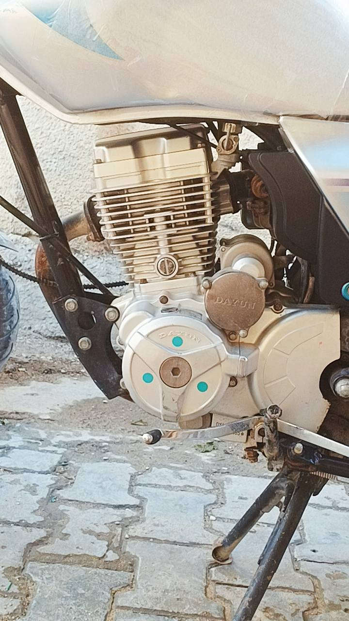 اسلام عليكم للبيع او مراوس حسب القناعه داون عضم كلك مكفوله عشائر لأن أوراقها نغسلن والوكيل مالتها بالبصره مالي خلك اروحله ابيع كلك موديل 2023 ما مفتوحه دراجه مكفوله للاستفسار ***********
