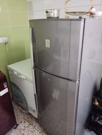 للبيع مجمده وثلاجه وغساله بغداد الكاظميه للاتصال 07734284117