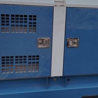 مولد للبيع جديد مشتغل فقط اسبوعين 30 kv 120 A جديد كلش نظافه 100% صرفي...