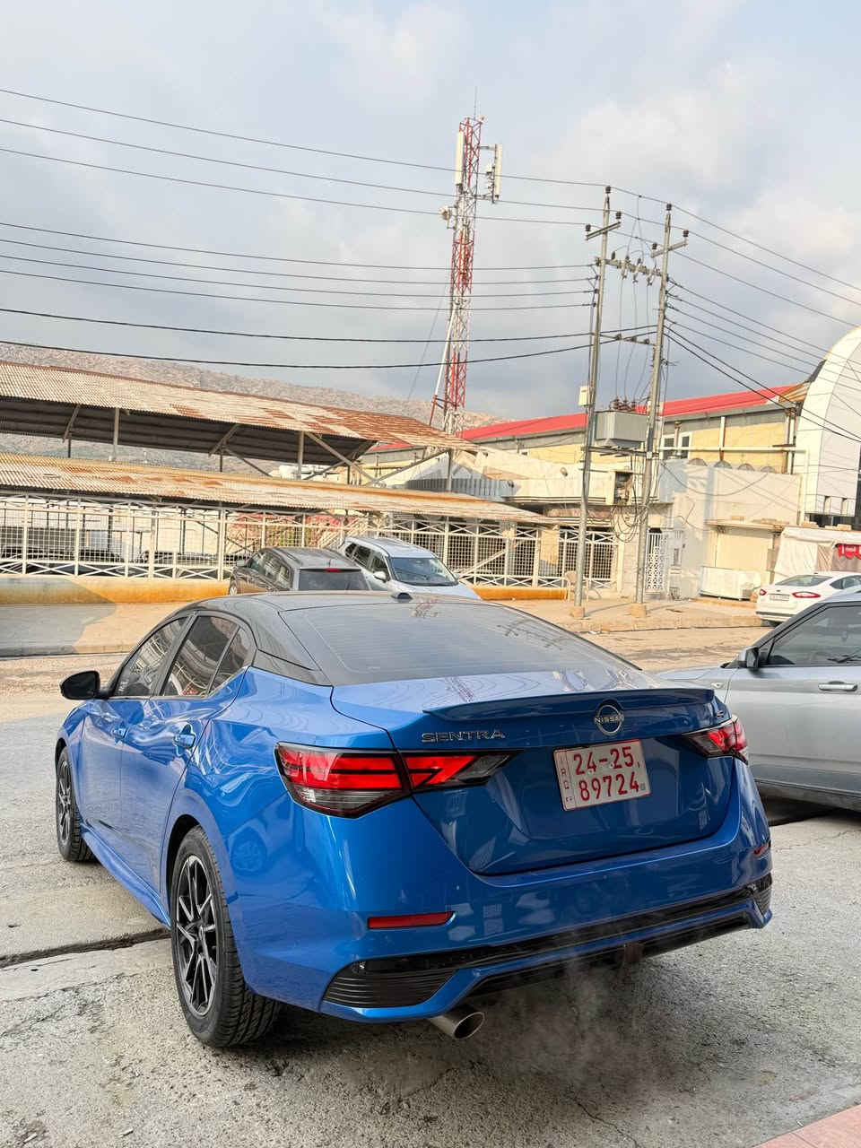 Sentra SR 2025 
شبر بوند صبخ بدون دواخل 
ماشية 3 الف مواصفات SR فول سقف اسود بلادي
السعر 138 ورقة بيها مجال
*********** دهوك, العراق
