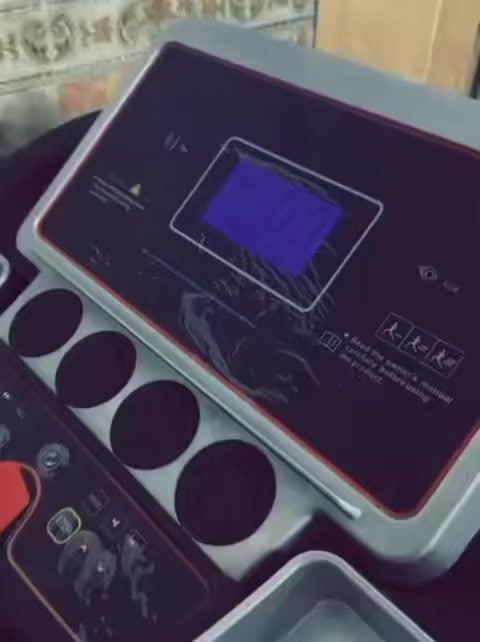 جهاز جري جبلي ركز جبلي مواصفات جهاز👇 ✅ شاشة LCD رقمية (تبين السرعة، الوقت، المسافة، السعرات، النبض إذا بيه حساس).
 • ✅ أزرار تحكم سريعة بالسرعة.
 • ✅ حزام أمان مغناطيسي (القطعة الحمراء/المشبك – إذا تبتعد يطفي الجهاز فورًا).
 • ✅ مخمدات صدمة (Shock Absorbers) لتخفيف الضغط على الركبة.
 • ✅ مساند جانبية للثبات.
 • ✅ غالبًا سرعته توصل بين 1 – 12 كم/ساعة (للمشي والركض الخفيف إلى المتوسط).
 • ✅ يتحمل تقريبًا وزن 100–120 كغم (حسب 
الموديل).
السعر 200 وبي مجال مكاني ميسان حي الجامعه ***********
