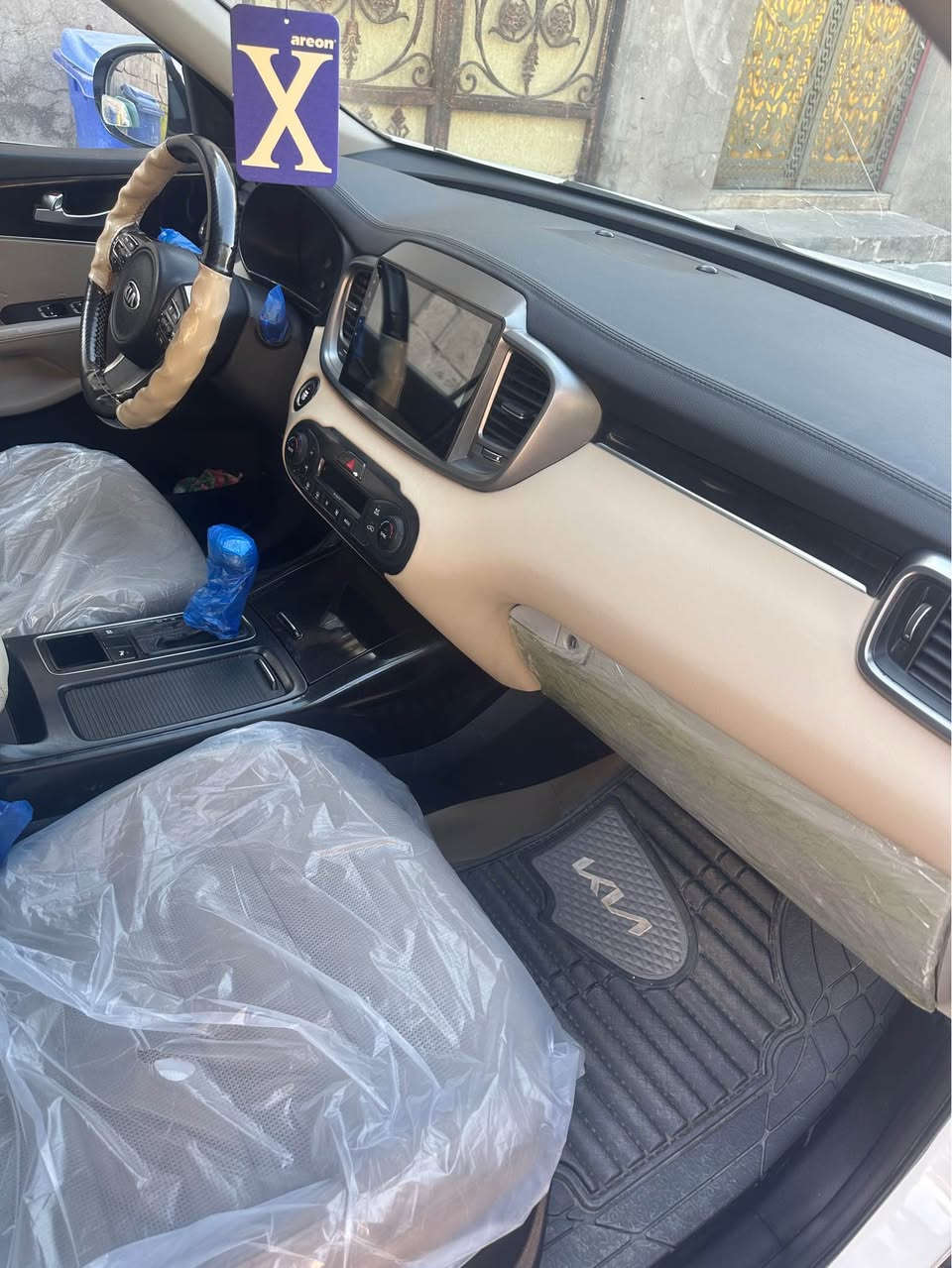 سورنتو مديل 16 خليجيه سياره كفاله ضربه وصبغ وتبديل مكينه 6سلندر 7راكب السياره جديد رقم ذي قار تحويل مباشر مكانه البصره وسوناره مرفوق بل المنشور والشراي يتصل *********** البصرة, العراق
