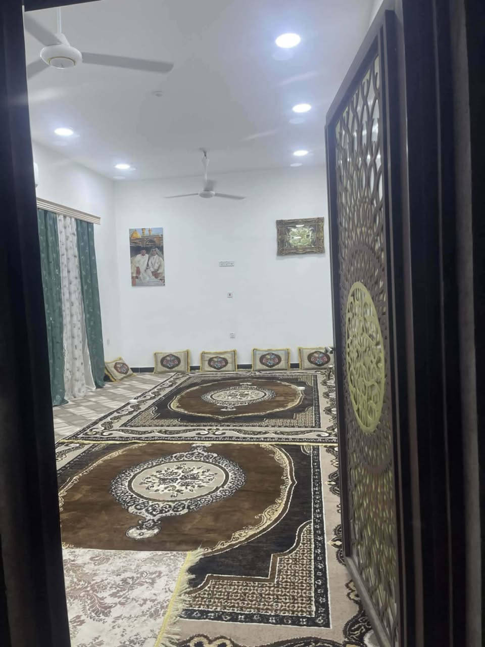 بيت للبيع حي جسوم مساحه 200متر يتكون من غرفتين وصاله ومطبخ وبراني وحمامات 
بناء طابوك وبيه وباطات ارضي ورباط عتب 
للاستفسار الاتصال ع الرقم ***********
او مراجعه المكتب عنوان الخضر الصوب الكبير قرب مجمع ستار مقابل الفلكه @إشارة
