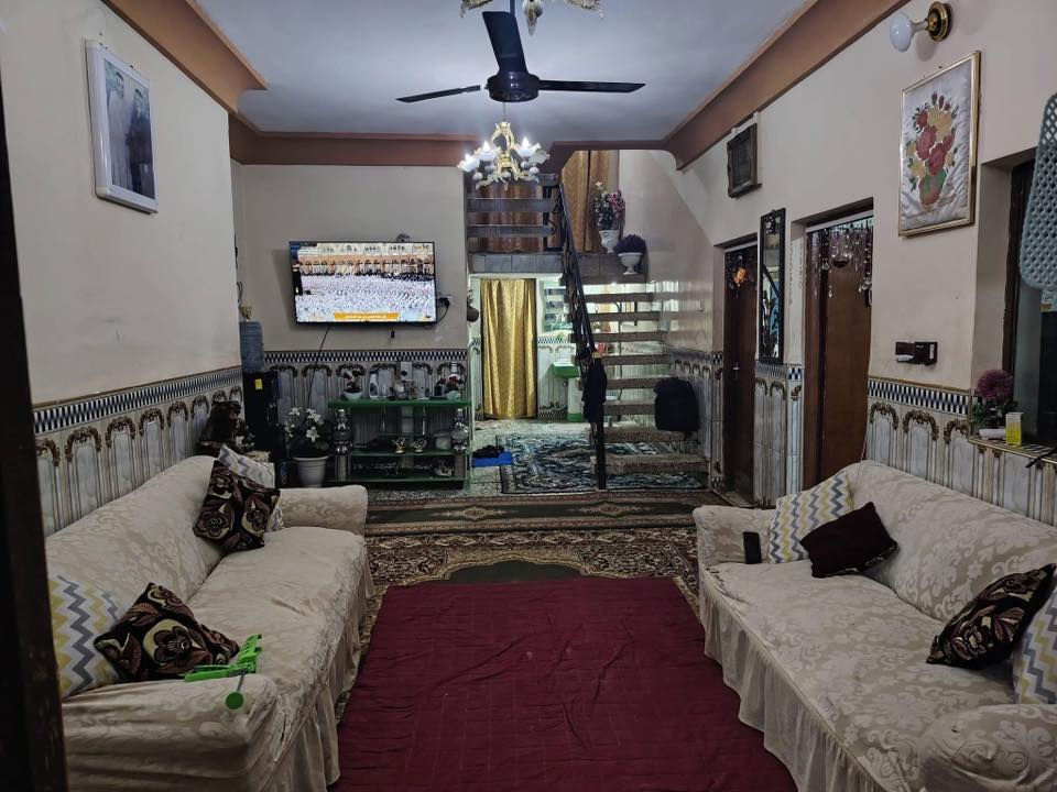 السلام عليكم بيت للبيت مساحه٢٤٠ متر ملك طابو صرف  العنوان النهروان منطقه ٢٠٠٠ مقابيل المدارس البيت يحتوي علئ ٧ غرف قياس الغرف ٤×٥ وصاله ٤×٦ بالطابق الارضي  وهول ٤×٥ واستقبال ٤×٦ ومطبخ ٤×٥ وصاله بالطابق الثاني ٤×٦ وصحيات   الاستفسار الاتصال علئ الرقم /*********** متوفر واتساب السعر مناسب بيه مجال للشراي
