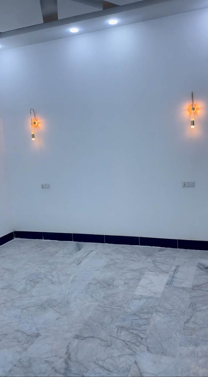 شقه طابق اول للأيجار
120 متر بناء جديد حي الجمعيه شارع 15 شارع مطعم ابو لواء تبعد عن المستشفى الالماني 400 متر وعن مدارس قائم آل محمد 100 متر محتوياتها غرفتين وصاله ومطبخ ومجموعه صحية ومخزن مع صطحين باب مستقل ودرج مستقل الاستفسار مراسله خاص او الاتصال على الرقم ***********
