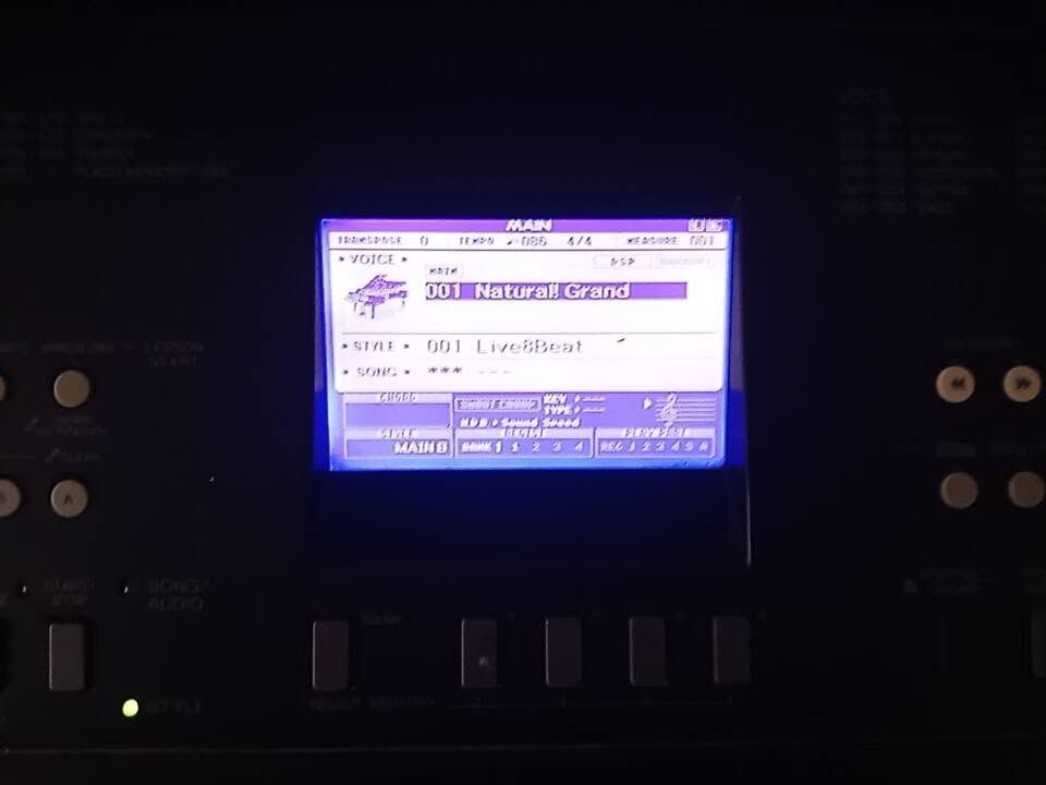 للبيع بيانو Yamaha DGX-650
​اقوه و أشهر بيانو من سلسلة dgx yamaha العملاق ب مواصفات خرافية متكامله

​أهم المواصفات:
​88 مفتاح (وزن حقيقي): نفس ثقل وملمس البيانو الكلاسيك.
​الأصوات والآلات: بي أكثر من 500 آلة موسيقية وإيقاع (بيانو، كمنجات، آلات نفخ، وغيرها).
​الصوت والسماعات: سماعاته الداخلية قوية وصوتها كلش صافي وعالي يكفي وتارس الغرفة، وصوت البيانو الأساسي بي مأخوذ من بيانو ياماها گراند حقيقي (PureCF).
​التسجيل والميزات: تكدر تسجل عزفك أوديو (Audio) مباشرة على فلاش (USB)، وبي نظام تسجيل تراكات يخليك تسوي توزيع كامل وتسجل أكثر من آلة بوقت واحد.

جهاز عملاق مواصفاته قوية و جدا معروف

*********** واتس اب
