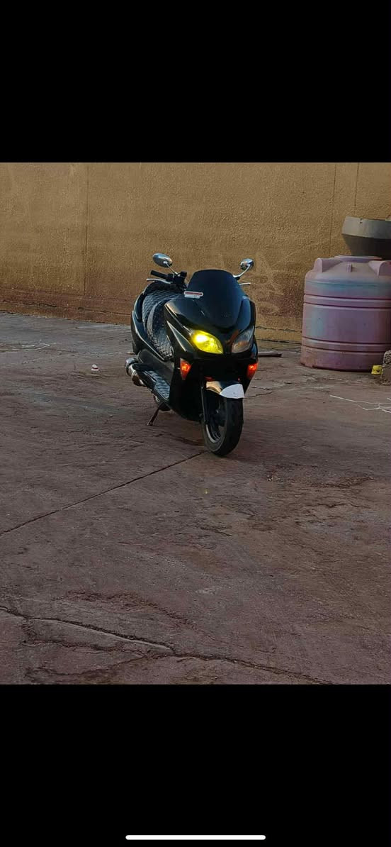 السلام عليكم , فورزه 09
حله، فقط
محرك ناعم وما بيه أي دخان أو صوت ، مجفته بسبب تاخير دهن عليهه.
أوتوماتيك فقط كير ملغي.
الدراجة ماشية ومجربة سفر، كلشي بيها مرتب.
صوت الهورن والكهربائيات كاملة.
استهلاك بنزين اقتصادي جداً ومناسبة السفر داخل المدينه الصيانات الدورية مسويها آول بآول.
الدراجة جاهزة للاستعمال.
السعر 750وبي مجال بسيط .أو مراوس ب كير حسب القناعه للاستفسار خاص متواجد 24 ساعه


**إذا كنت صاحب هذا الإعلان وتريد حذفه لأي سبب، رجاءا أرسل رسالة إلى الدعم الفني**