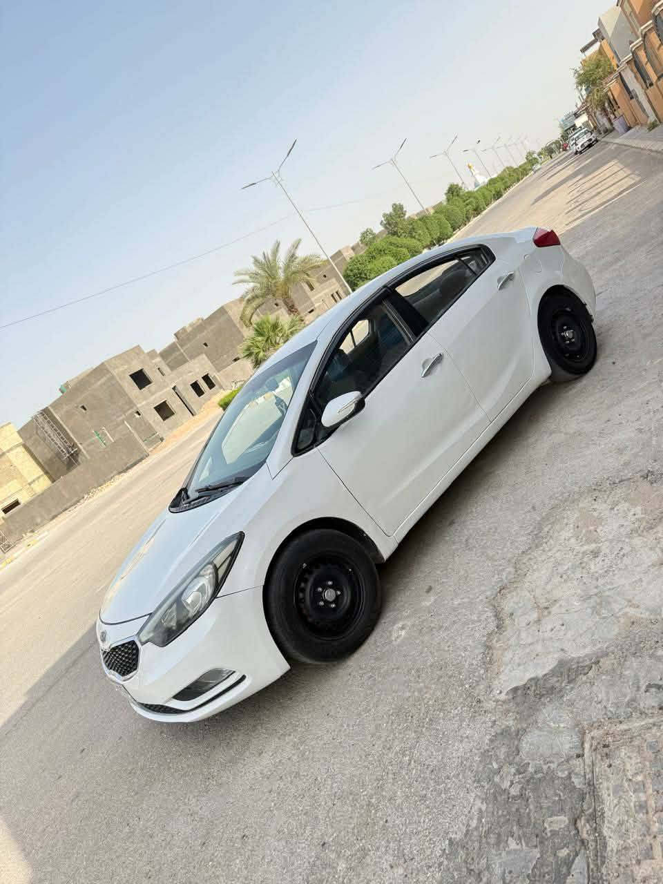 السلام عليكم سيراتو مديل ١٥ خليجي رقم نجف  السياره مكفوله من الضربه داخل بيهه صبغ خمس قطع أثر دحجات خفيفه سياره جاهزه كير محرك حداديه تبريد كله جاهز مكان السياره نجف السعر ٩٨ للاستفسار الاتصال على الرقم ***********

