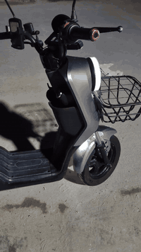 السلام عليكم 
دراجة R9 
 للبيع بدون تراوس
. 
. 
مواصفات
.
الملف 1200w 
نضام منع سرقه 
تاير جيلاتين 
بريكات دهن ( مبدل جديد ) 
لون فيلي 
خمس بطاريات كبار تولغ اصلي  
سرعه 60 حقيقي
ما بيه نقص شغله و اطلع
. 
. 
السعر 400 الف بيه مجال للشراي 
رقم التواصل ***********
مكان حي الجهاد 
تواصل على الرقم فقط
.