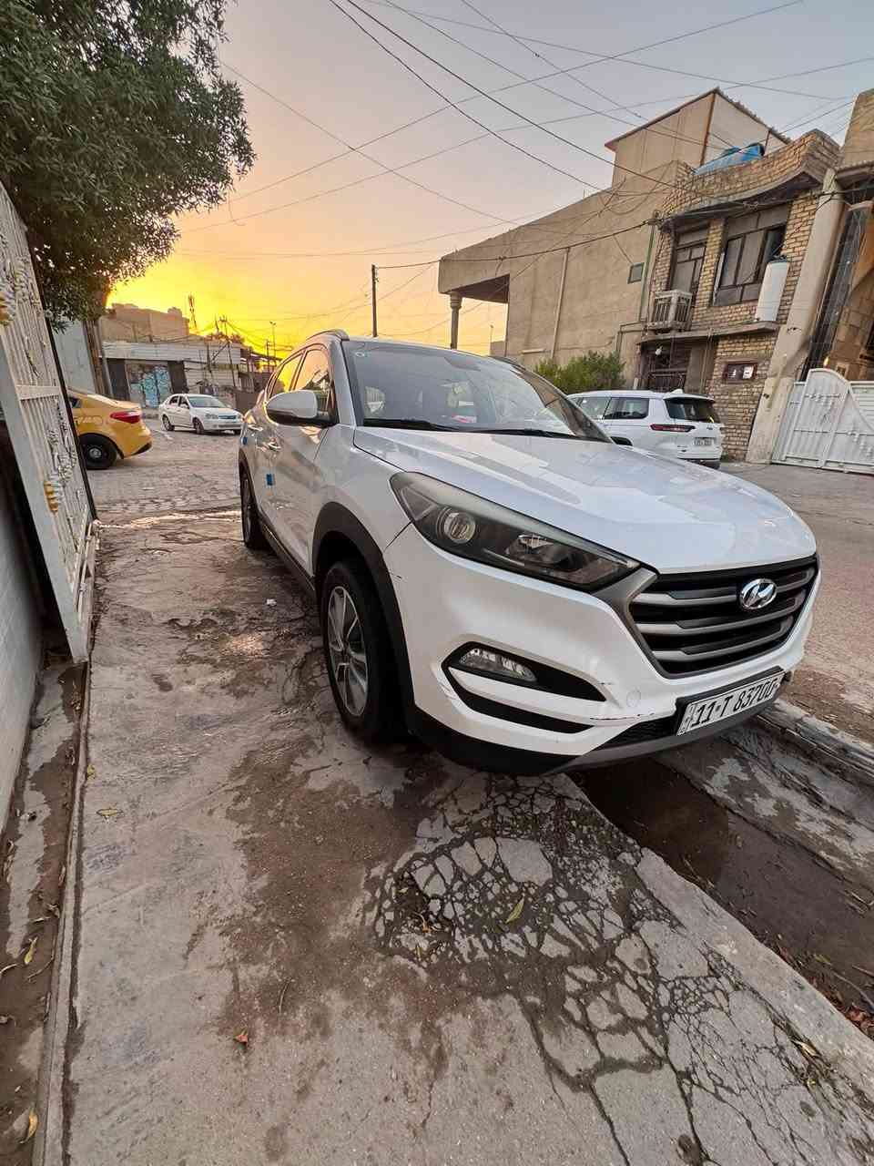 السلام عليكم
توسان موديل 2018 
خليجي رقم بغداد بسمي 
مكان بغداد البياع 
ناشر السونار 
***********
سعر 155 وبيهه مجال بسيط لشراي 
السيارة اي نقص مابيهه
