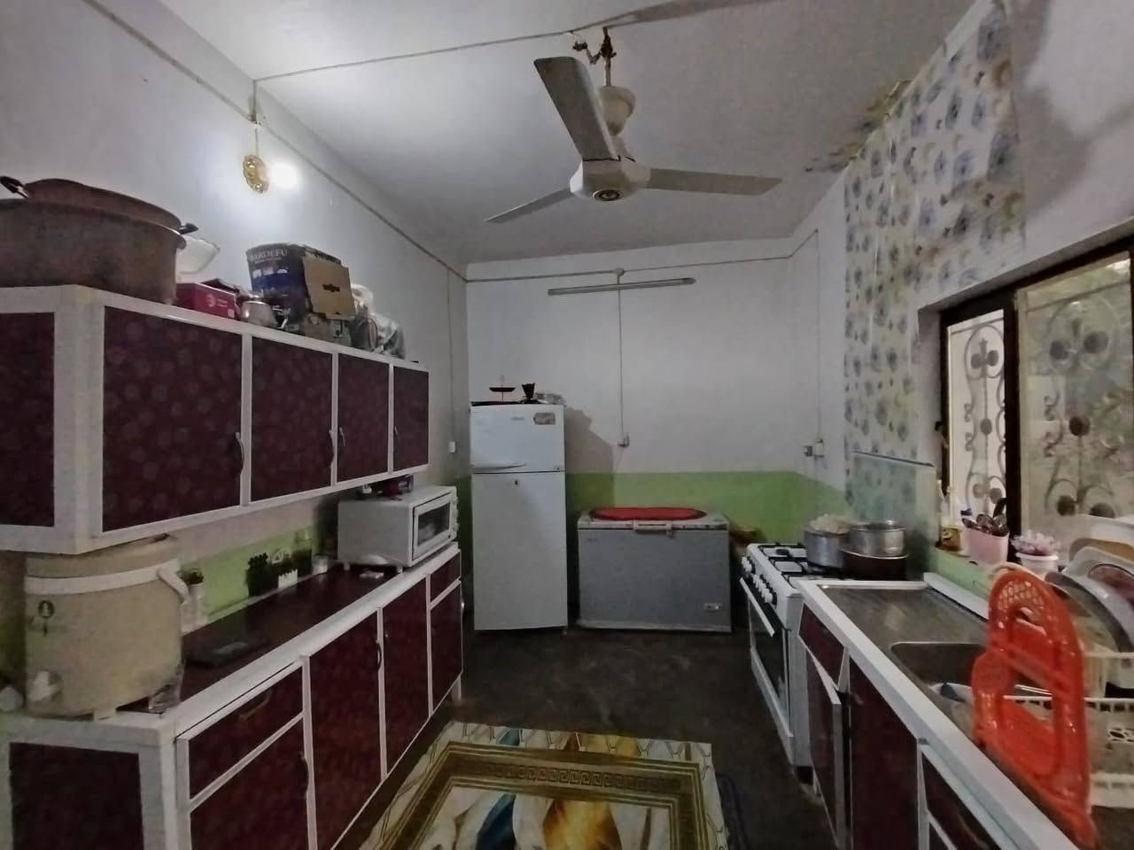 بيت للبيع في جبراوة مساحة 200 متر قريب على الشارع العام السعر 30 مليون هول واستقبال وغرفة نوم الاتصال ع الرقم ***********
