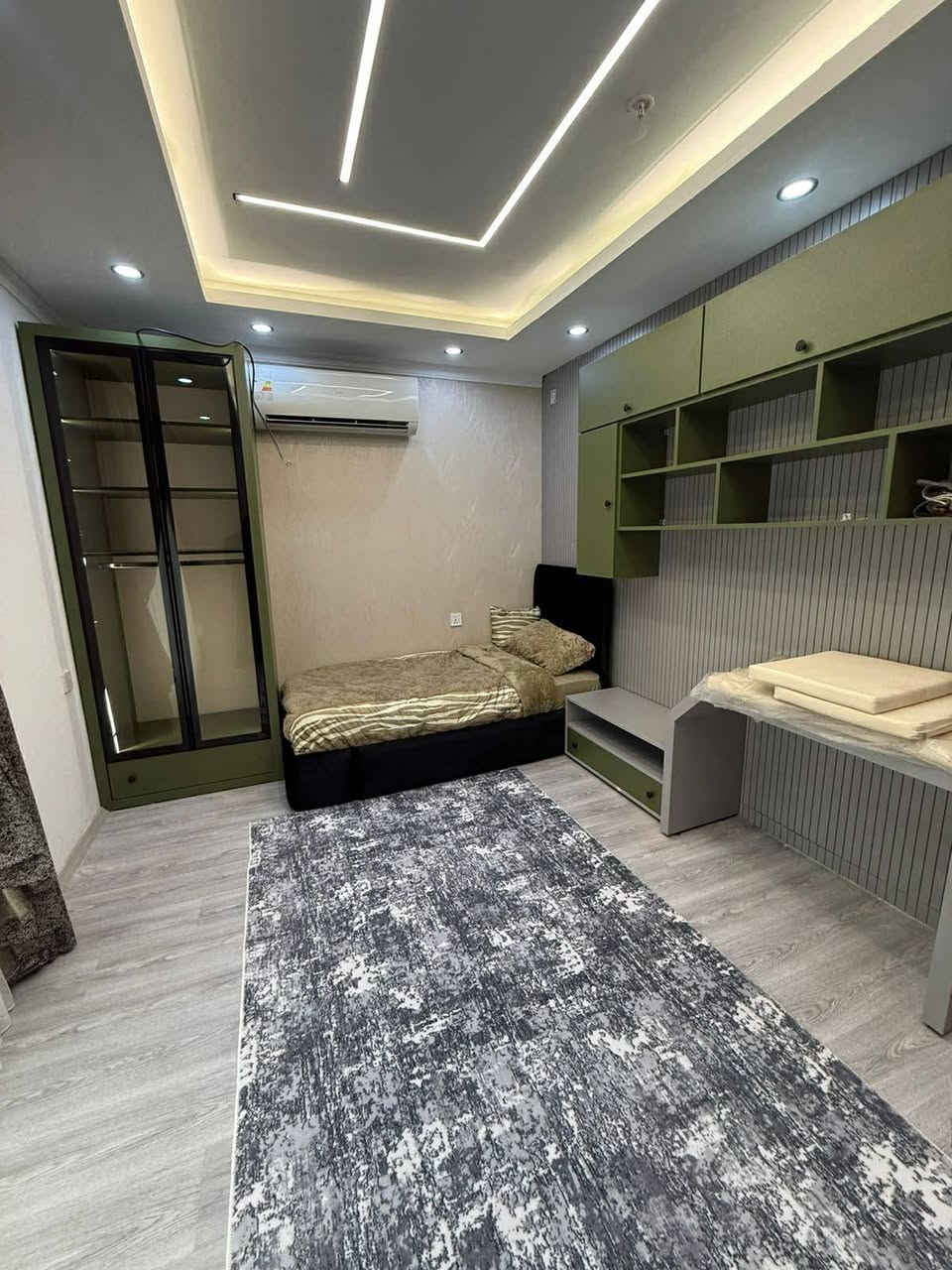 للبيع او للإيجار
.شقة مؤثثة VIP 

.مؤثث 

.مكانها اربيل 
مجمع واو تاورز على شارع100 
تبعد 2 دقيقة عن امباير 
و4 دقايق عن المطار 

.غرفة 3 
.صالة
.مطبخ 
.حمام 1
.طابق  6 
.مساحه "170م
.واجه خارجي 

للأستفسار اكثر التواصل واتس اب 
:***********
:***********
